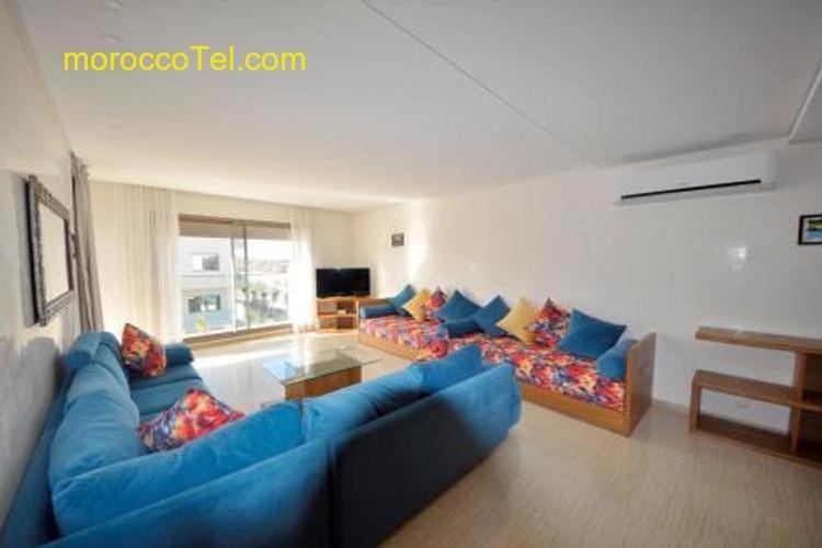 Coastal Charm: Beachside 2-Bedroom Apartment with Breathtaking Sunsets