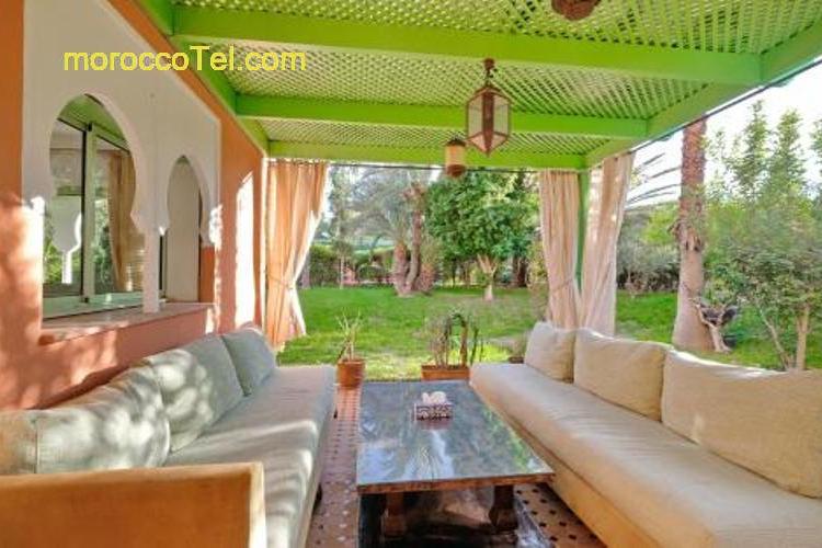 Beautiful 2 bedrooms apartment with private garden and pool access