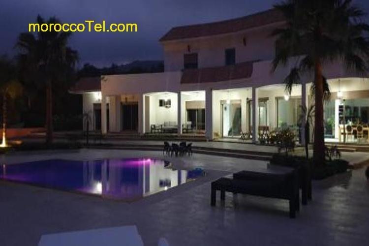 Villa blanche piscine chauffée